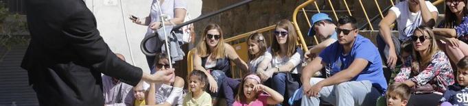 Centenars de famílies gaudeixen de la màgia al carrer a Montgai