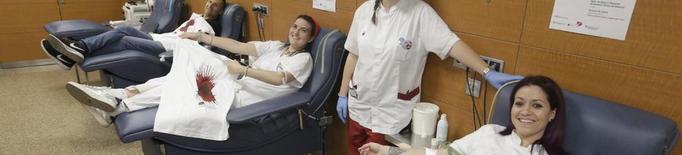 Uns cinquanta lleidatans donen sang a la campanya de 'Joc de Trons'