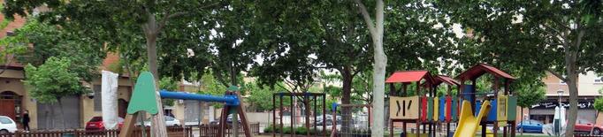 Renoven el paviment amortidor de disset àrees de jocs infantils de sis parcs de Lleida