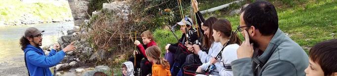 Un total de 23 nens del Pallars estrenen l’escola de pesca