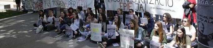 Investigadors i becaris de la UdL protesten per la precarietat laboral