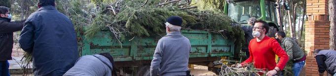 Voluntaris reparen danys de temporals a l'Urgell