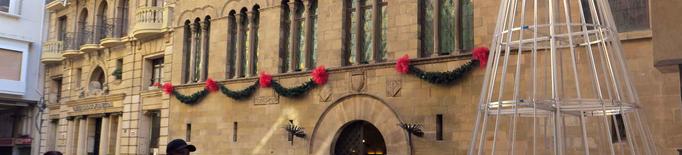 Alumnes de l'IMO de Lleida fan arbres de Nadal d'alumini per ornamentar places de la ciutat