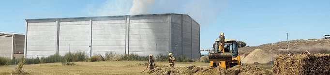 Extingit l'incendi en un magatzem de bales de palla d'Alcarràs