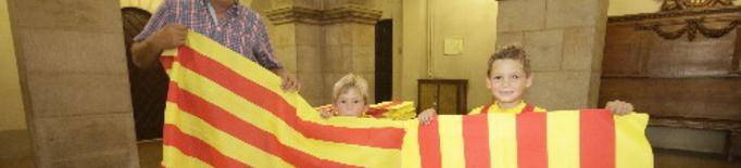 Comença el repartiment de senyeres a Lleida per celebrar la Diada Nacional de Catalunya