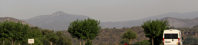 ⏯️ Els Bombers intenten "estrènyer" al màxim el foc a Baldomar per evitar que avanci amb el vent