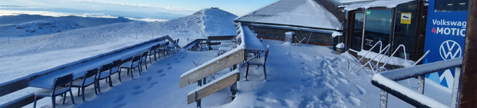 La primera nevada de la temporada deixa una estampa hivernal al Pirineu