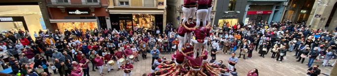 Diada castellera a la plaça Paeria per cloure la temporada