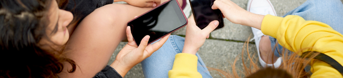 L'ús de telèfons mòbils en joves no es relaciona amb un risc més alt de tumors cerebrals