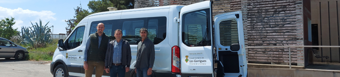 Nou vehicle adaptat a les Garrigues per al trasllat de gent gran als centres de dia