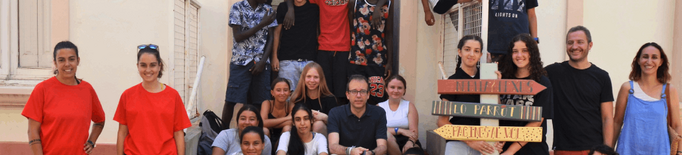 Una cinquantena de joves del camp de treball de Mollerussa restauren els mobles pel casal juvenil