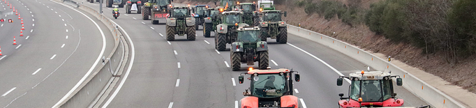 La marxa lenta de tractors causa 16 quilòmetres de congestió a l'A-2 a Jorba i 11 més a l'AP-7 a Maçanet de la Selva