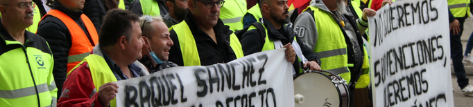 Els transportistes desconvoquen la vaga indefinida en el segon dia de protesta