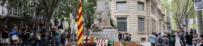 ⏯️ Ofrenes al monument de Rafael Casanova amb motiu de la Diada