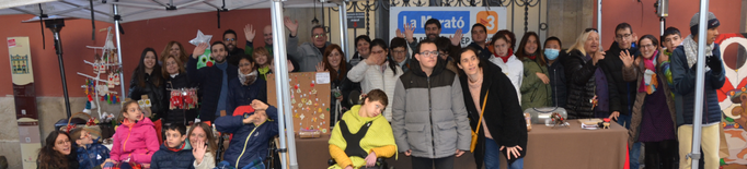 Les Escoles Especials Llar de Sant Josep munten una parada nadalenca d'elaboració pròpia a Lleida
