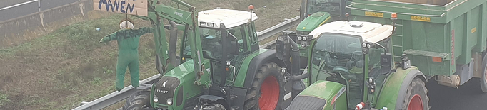 ⏯️ Pagesos i ramaders del Pla d'Urgell tallen l'A-2 a Fondarella amb els seus tractors