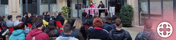 Les estudiants de Lleida es concentren davant el "feminisme blanquejat" de les institucions de la ciutat