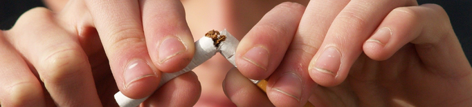 Hospitals catalans volen allunyar el consum de tabac de les entrades