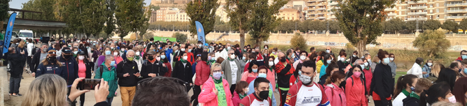 Més de 1.400 persones caminen contra el càncer a Lleida