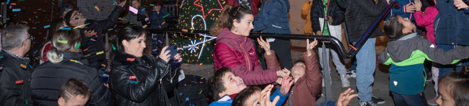 Les nenes i nens de Rosselló, protagonistes de l'encesa dels llums de Nadal