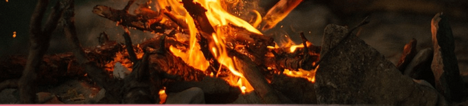 Denuncien tres homes per acampar i encendre una foguera petita en una plaça enjardinada de Lleida