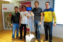 Creen un robot que representa a la feina discapacitats que el controlen des de casa