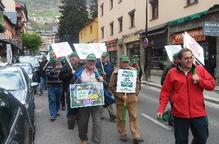 Els ramaders rebutgen l’alliberament de més óssos al Pirineu i demanen accions preventives