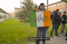 500 persones recreen un Mannequin Challenge a l’Institut Caparrella