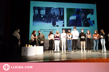 Més de 200 alumnes de cinc instituts de Lleida reten homenatge a les víctimes de l’Holocaust