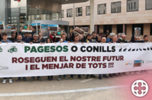 Representants agrícoles declaren pel suposat maltractament de conills en una protesta a Lleida