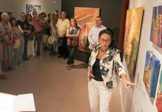 L’artista Mariona Millà durant la presentació de l’exposició ‘Diàlegs amb el patrimoni’. / X. Santesmasses