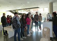 Alumnes d'intercanvi visitant l'Espai Macià de les Borges Blanques.