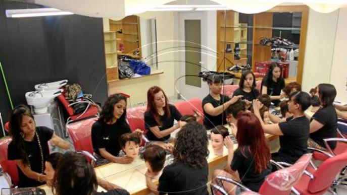 El consell ensenya un ofici a una vintena de joves del Pla d'Urgell