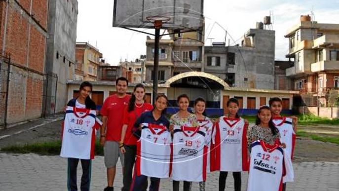 El CB Lleida promociona el bàsquet al Nepal