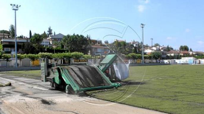 Tàrrega inicia les obres per renovar la gespa del municipal