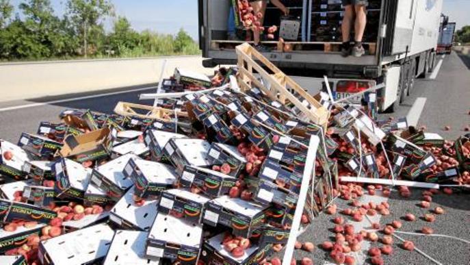 El ministeri d'Agricultura demana a França responsabilitats per l'atac als camions de fruita lleidatana