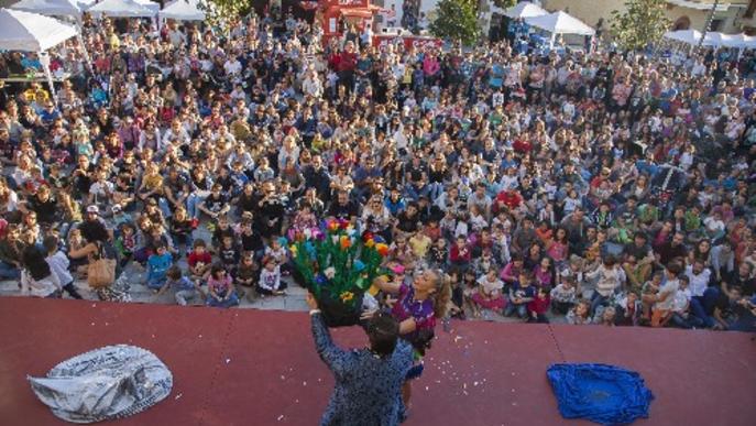 Montgai estrena el mentalisme a la fira de màgia al carrer