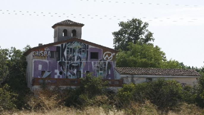 La jutge frena desallotjar la casa okupa La Chispa