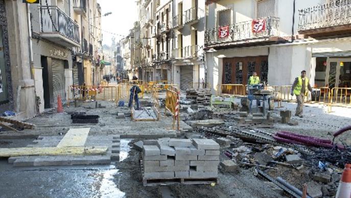 Obres a preu fet per obrir un carrer de Cervera