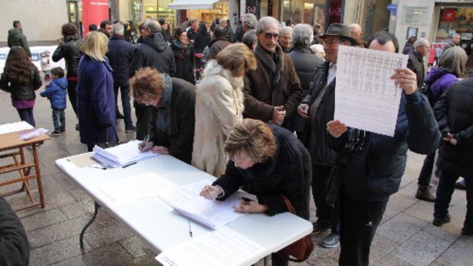 Més de 230 firmes en una hora i mitja a favor de millorar el Barri Antic