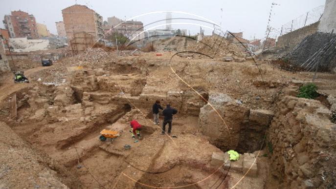 L’excavació del vell call revela restes de cases i un carrer del segle XIII