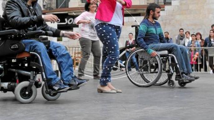 Flaixmob a l'Eix pels drets dels discapacitats