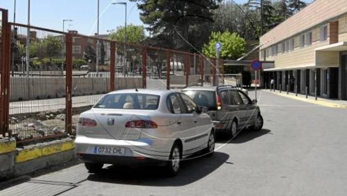 Pacients demanen zona de pàrquing a prop d'Urgències