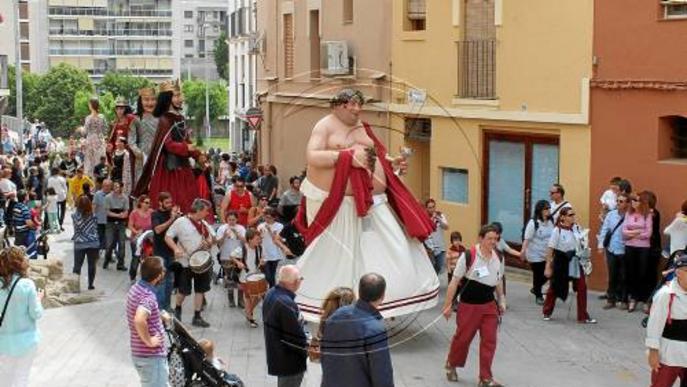 Més de 60 gegants conquisten els carrers de Balaguer en la VII Biennal