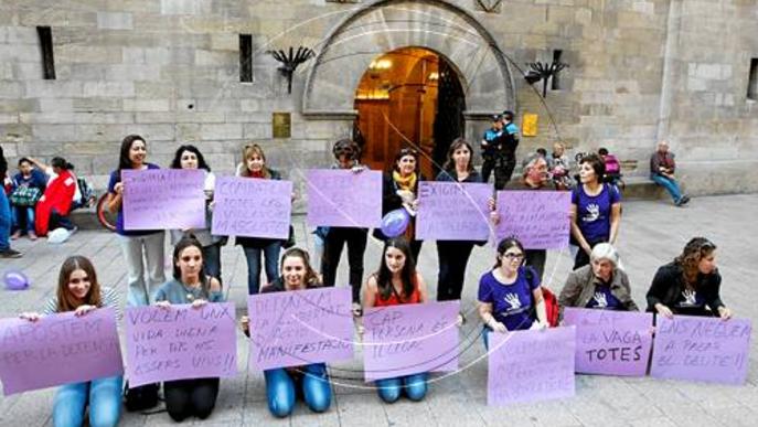 Accions de la marea lila de Lleida per promoure la vaga feminista del 2015