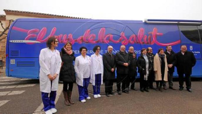 Un bus medicalitzat recorre Lleida per prevenir cardiopaties i fallades renals
