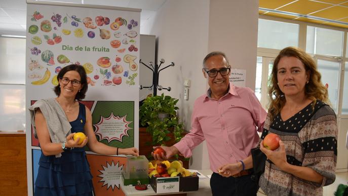 El CatSalut i l’AECC de Lleida incentiven el consum de fruita en l’entorn laboral