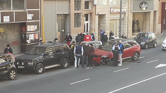 Forta col·lisió entre dos vehicles a Príncep de Viana