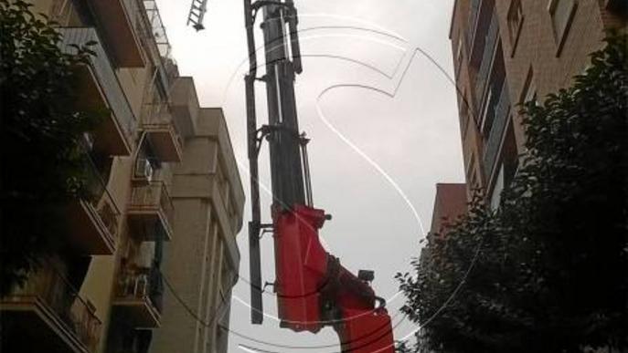 Indignació per la instal·lació d'una antena de telefonia a Universitat