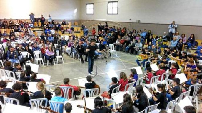 Els alumnes de guitarra mostren les seues habilitats en un concert a Puigverd